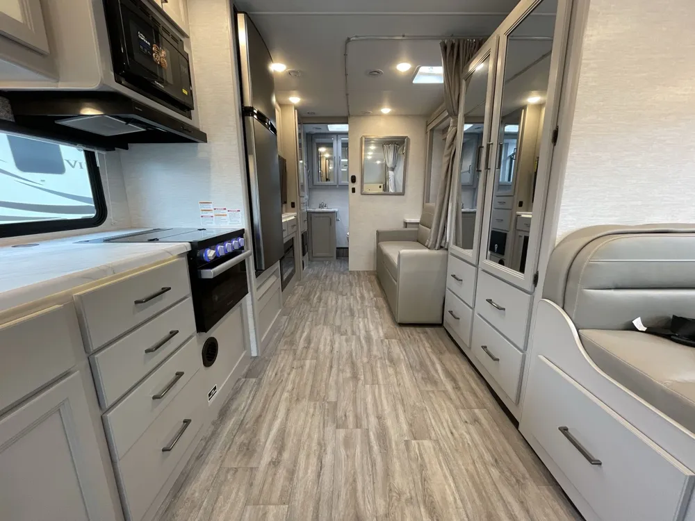 2025 Thor Motor Coach Coleman 27CL - Photo 4