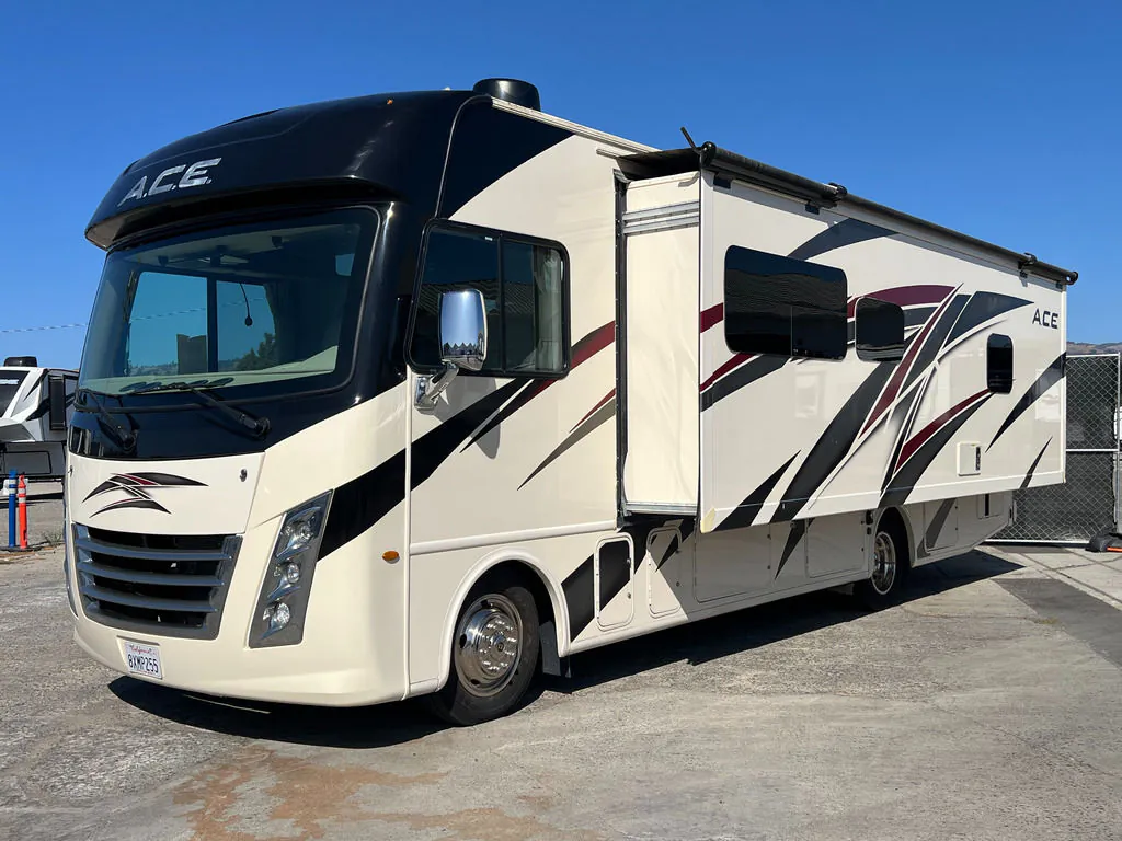 2022 Thor Motor Coach A.C.E 29.5 - Photo 2