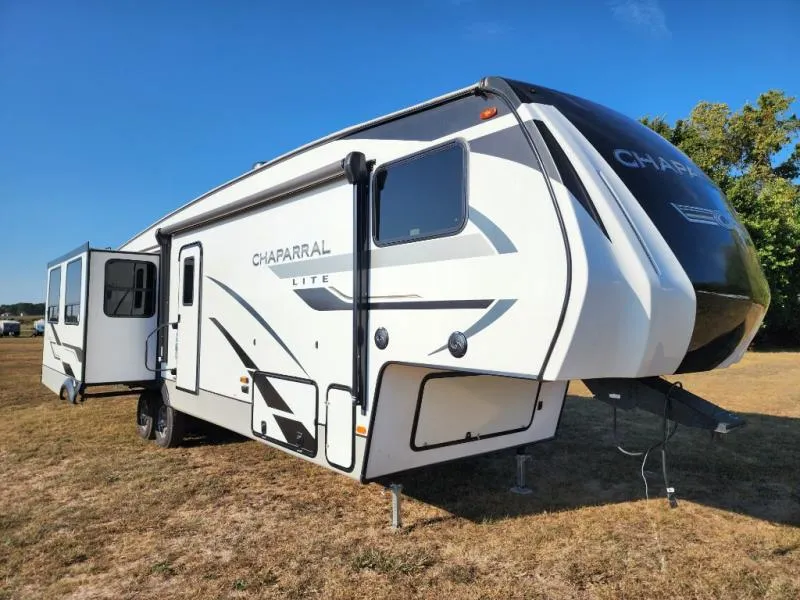 2023 Coachmen Chaparral Lite 30BHS - Photo 2