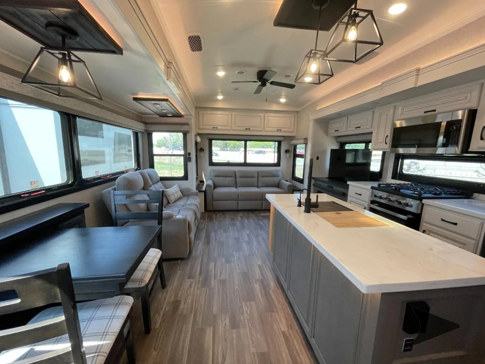 2024 Jayco North Point 387FBTS - Photo 4