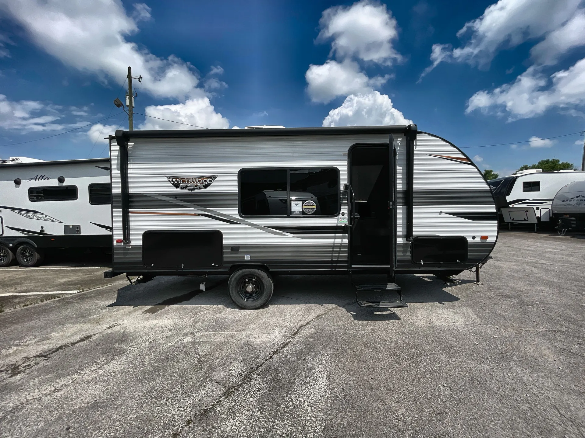 2024 Forest River Wildwood FSX 179DBK — campside