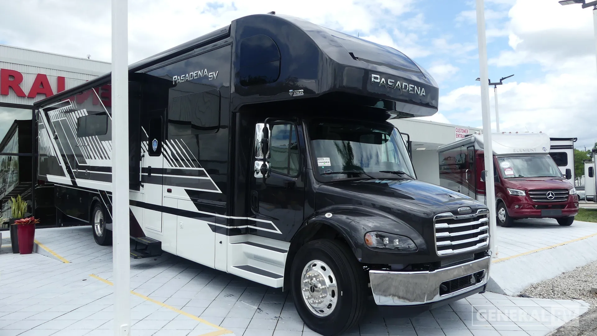 2027 Thor Motor Coach Pasadena SV 38FX - Photo 2