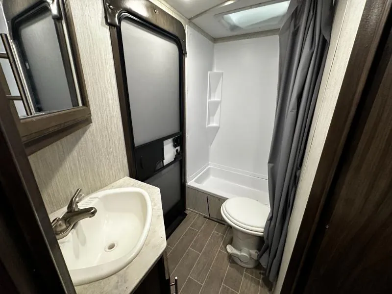 2019 Forest River Cherokee Alpha Wolf 26DBH-L, Photos photo 17
