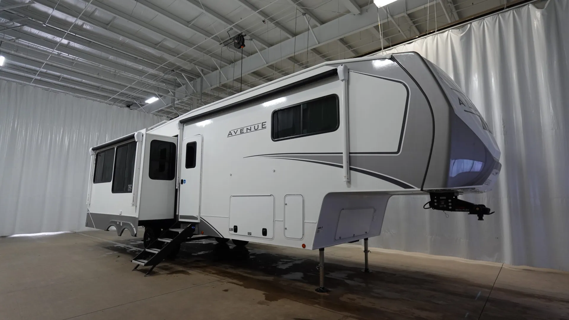 2026 Alliance RV Avenue 32RLS - Photo 2