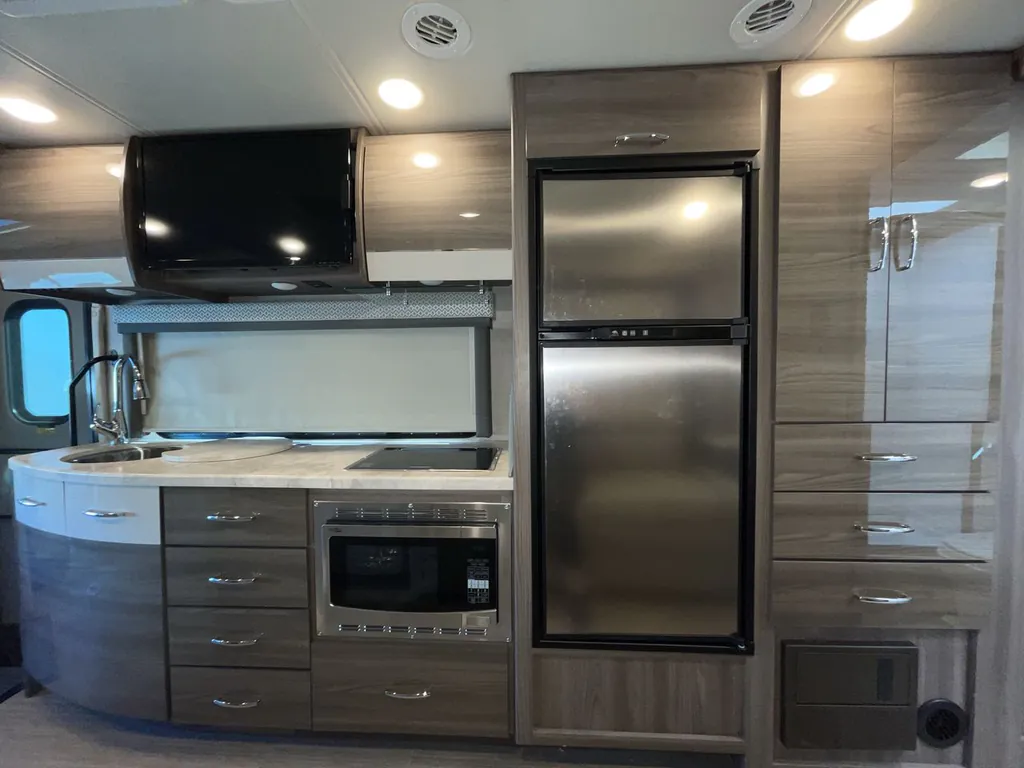 2022 Thor Motor Coach Tiburon 24FB, Photos photo 8