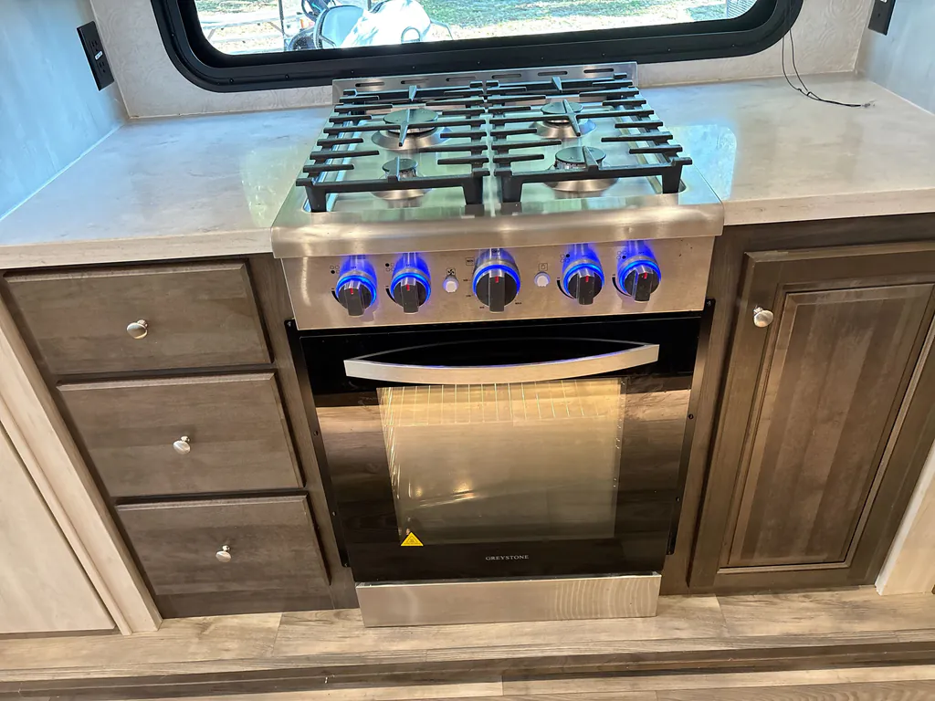 2022 Forest River Cardinal Luxury 380RLX, Photos photo 11