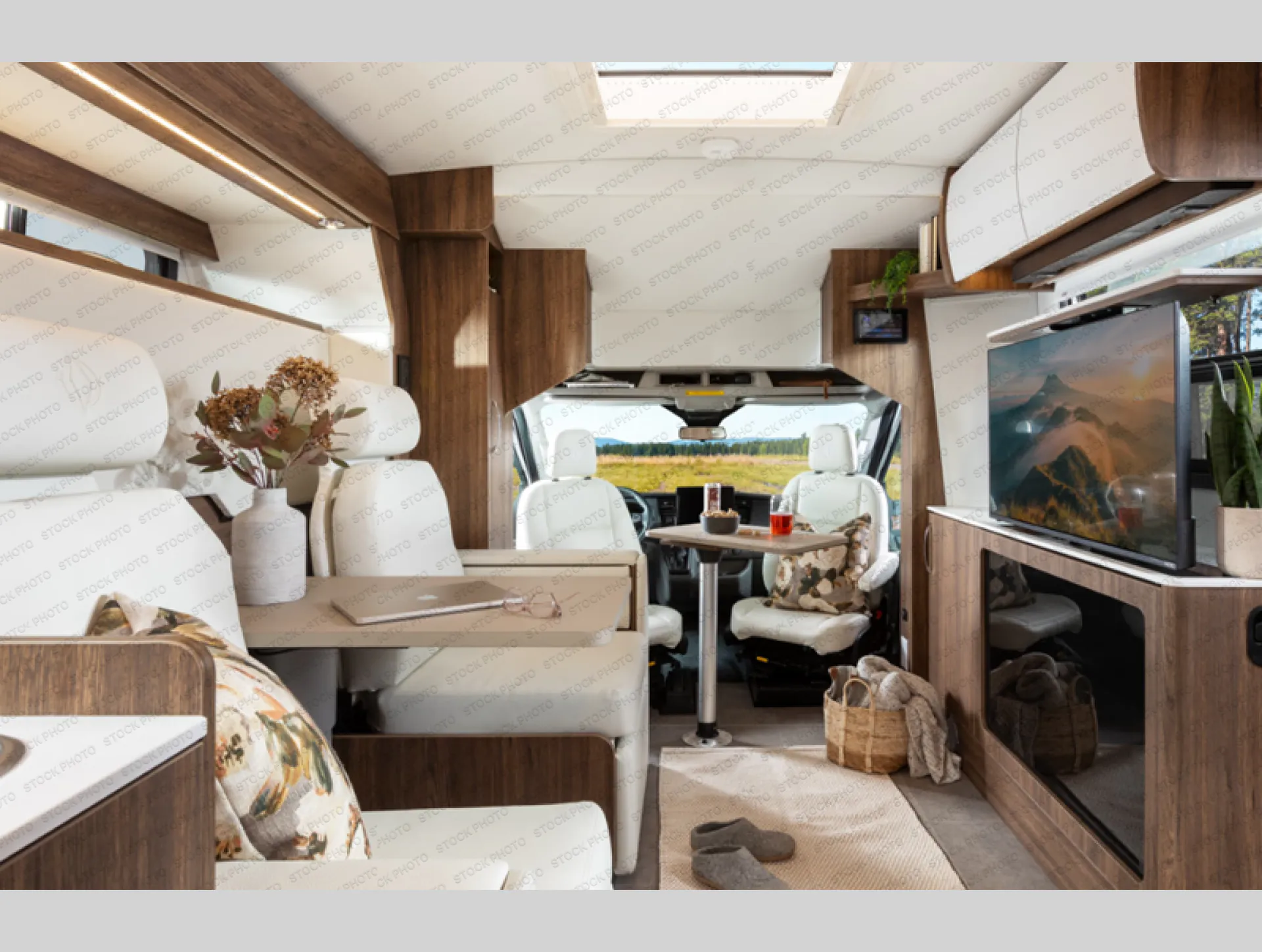 2027 Leisure Travel Wonder W24MB - Photo 4