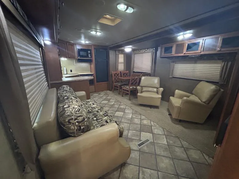 2015 Shasta Revere 29RK - Photo 3
