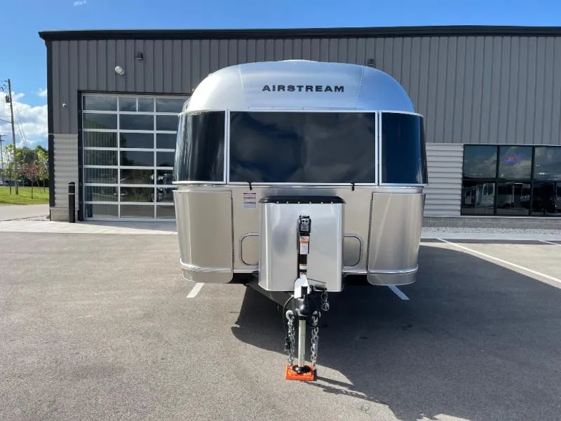 2026 Airstream Flying Cloud 27FB - Photo 4