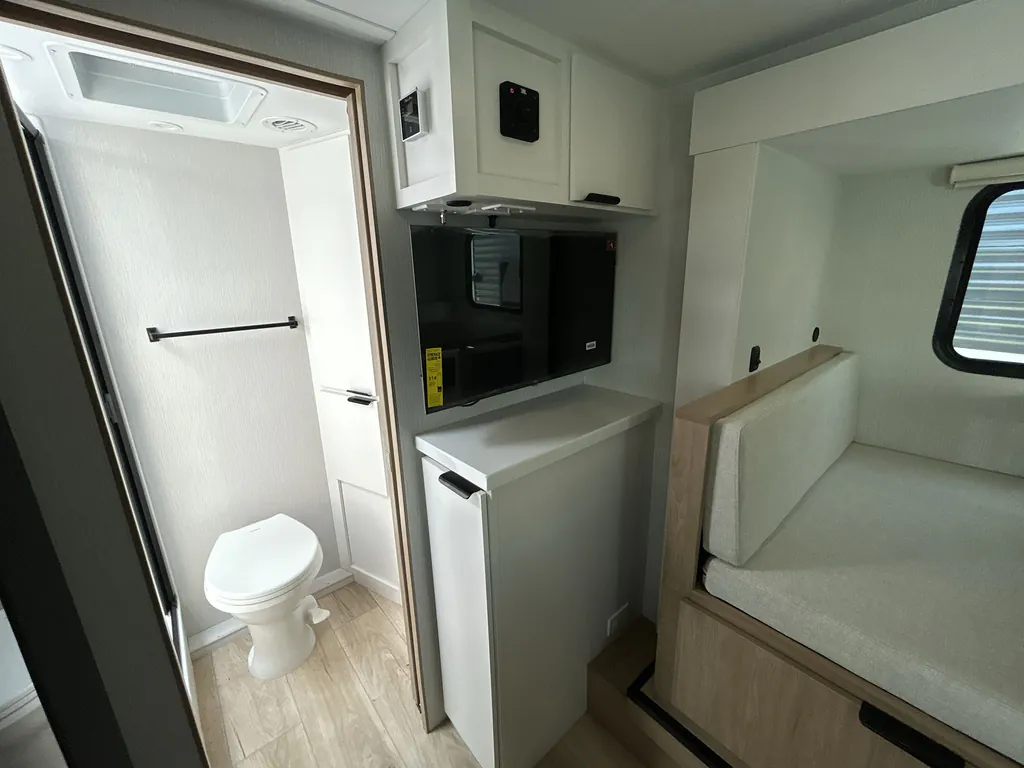 2027 Winnebago Micro Minnie 2108DS, Photos photo 13