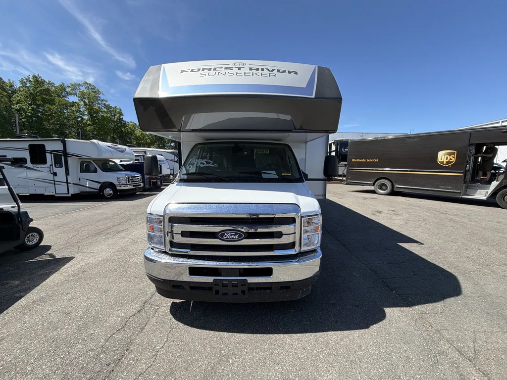 2027 Forest River Sunseeker 3050S, Photos photo 4