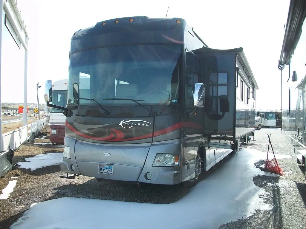 2010 Winnebago Ellipse 40CD - Main photo