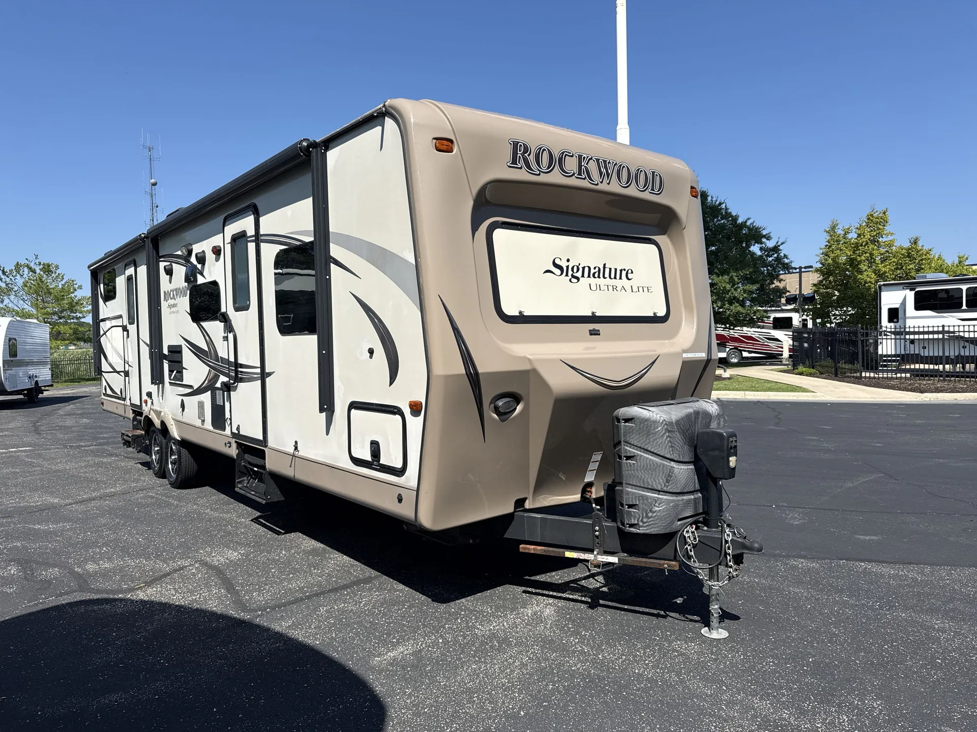 2016 Forest River Rockwood Signature Ultra Lite 8312SS - Photo 2