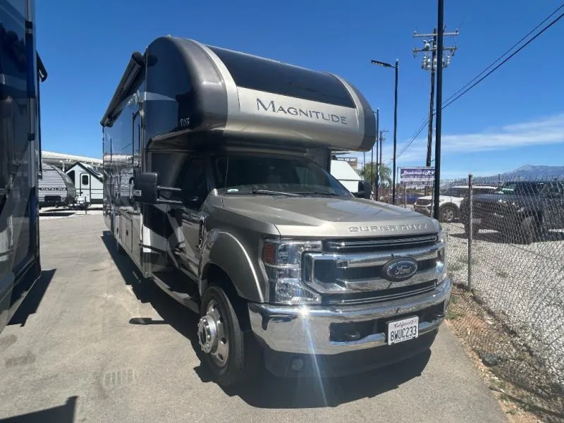 2022 Thor Motor Coach Magnitude SV34 - Photo 3