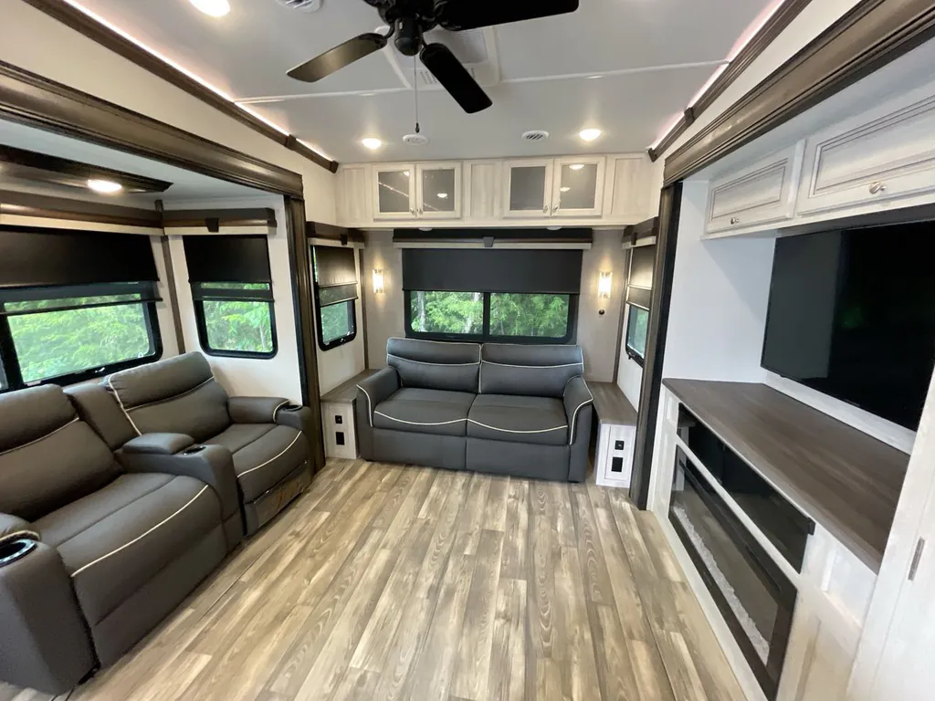 2023 Forest River Cardinal Luxury 380RLX, Photos photo 15