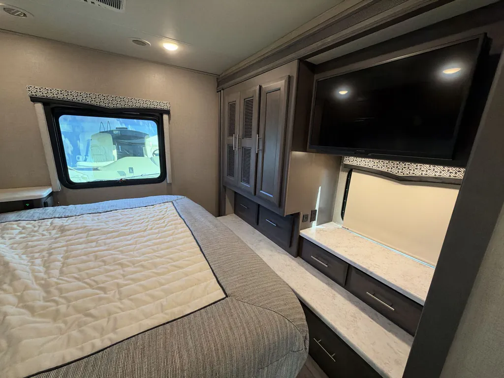 2023 Thor Motor Coach Magnitude RS36, Photos photo 26
