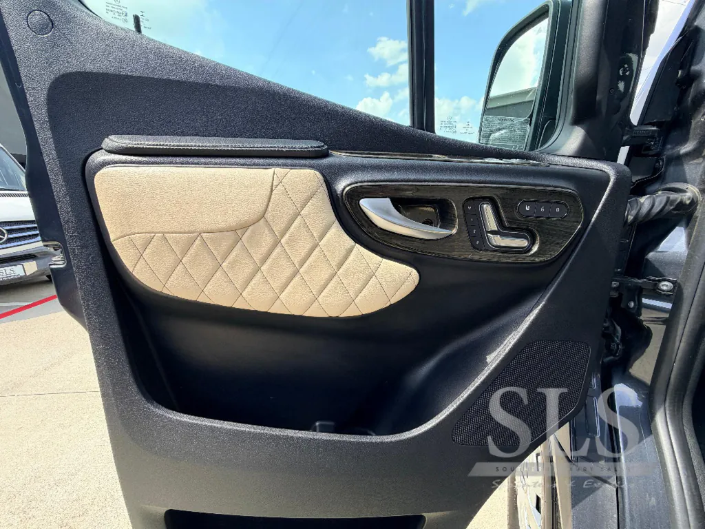2024 Midwest Automotive Designs Luxe Cruiser D4, Photos photo 12