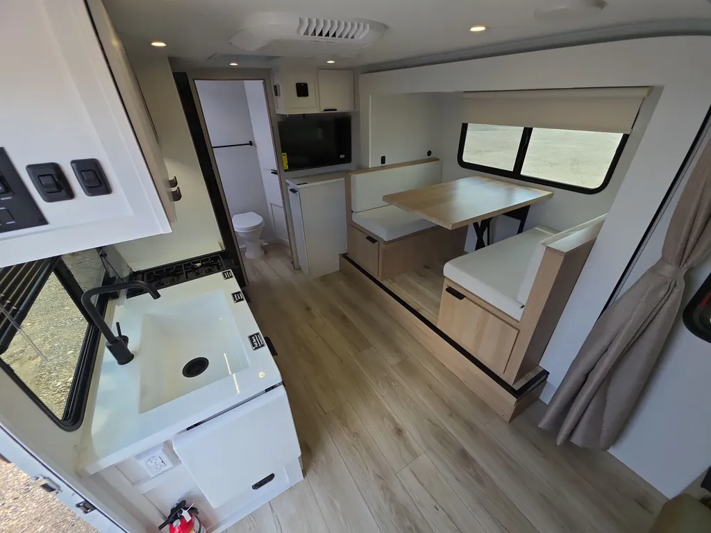 2027 Winnebago Micro Minnie 2108DS, Photos photo 14