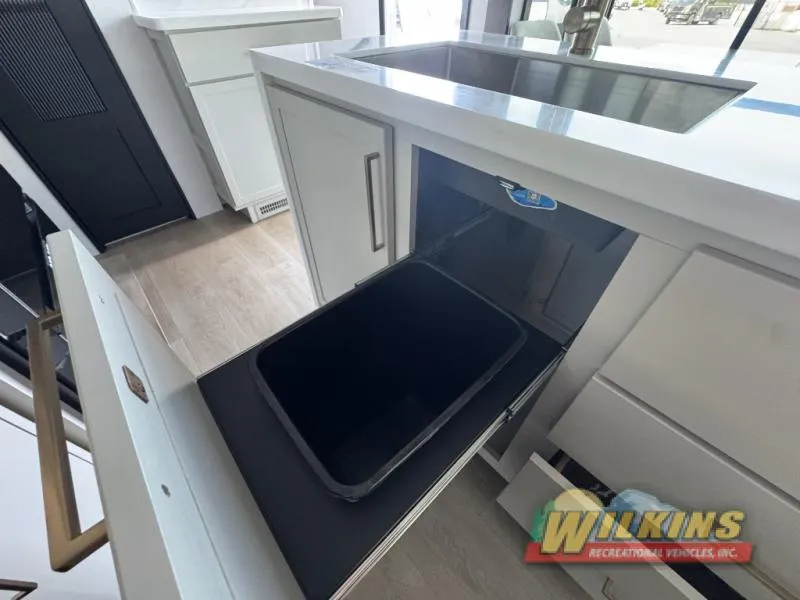 2027 Alliance RV Paradigm 310RL - Photo 4