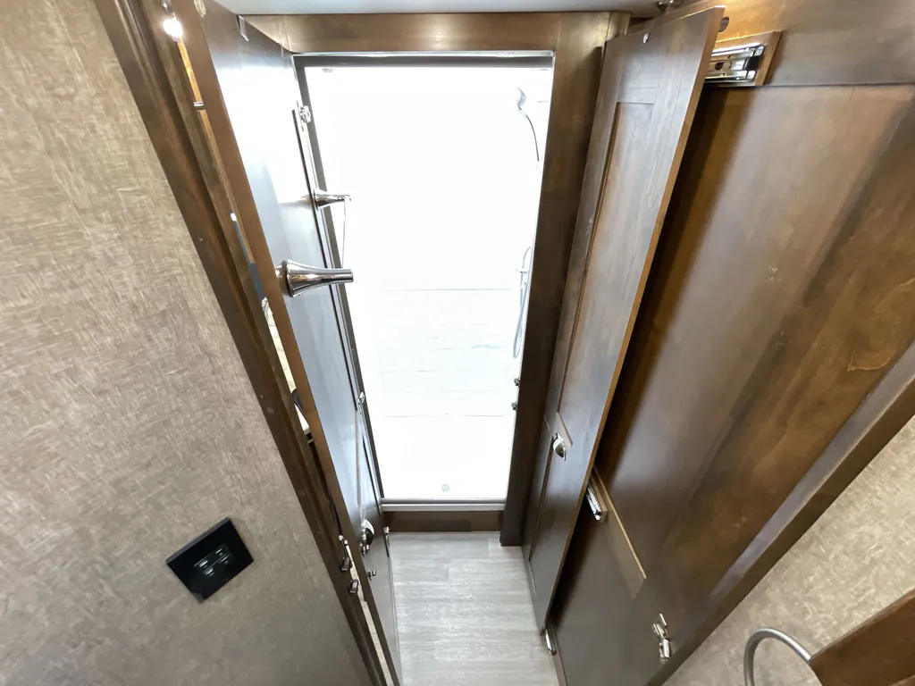 2018 Tiffin Wayfarer 24 TW, Photos photo 17