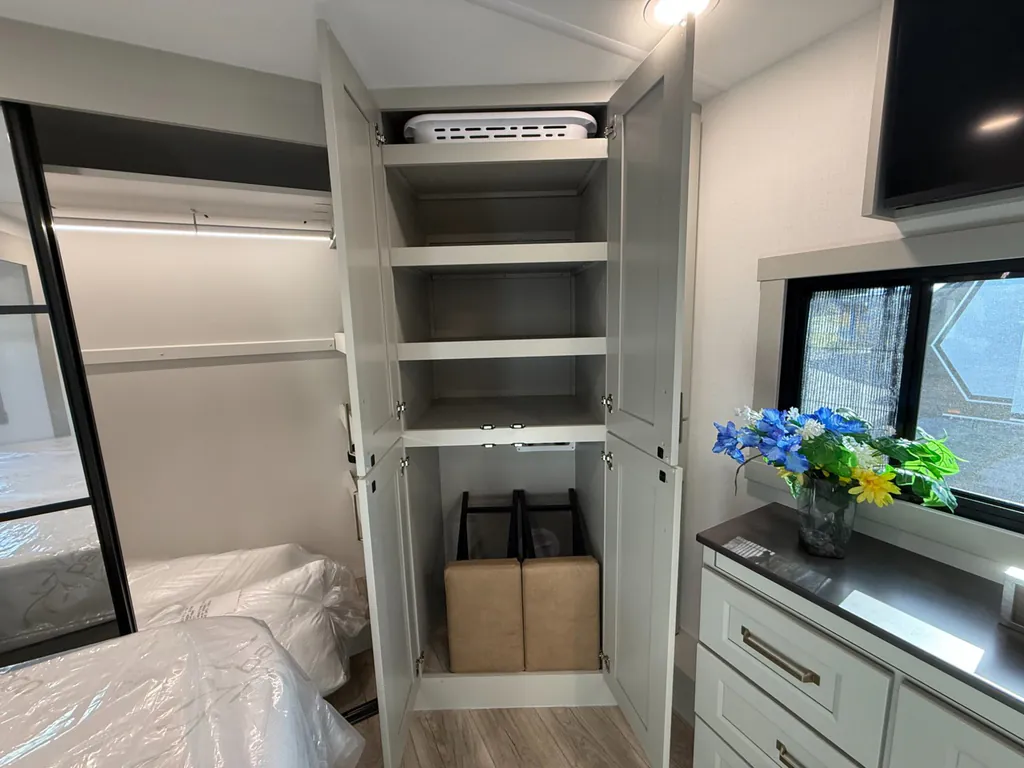 2026 Brinkley Model G 3520, Photos photo 31