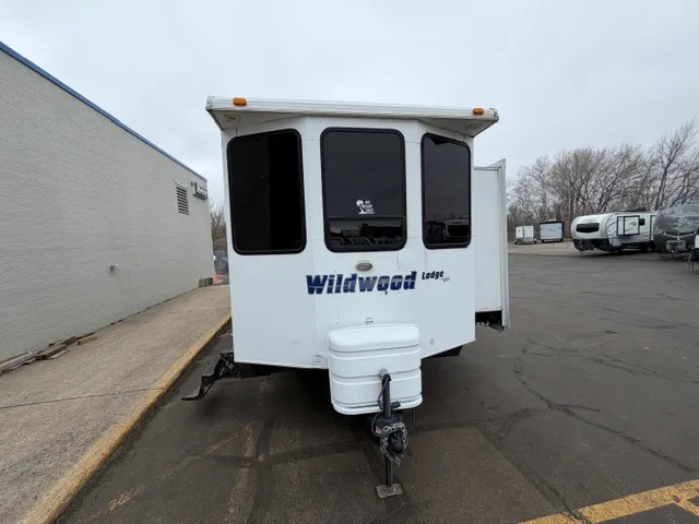 2009 Forest River Wildwood Lodge 403FB - Photo 2
