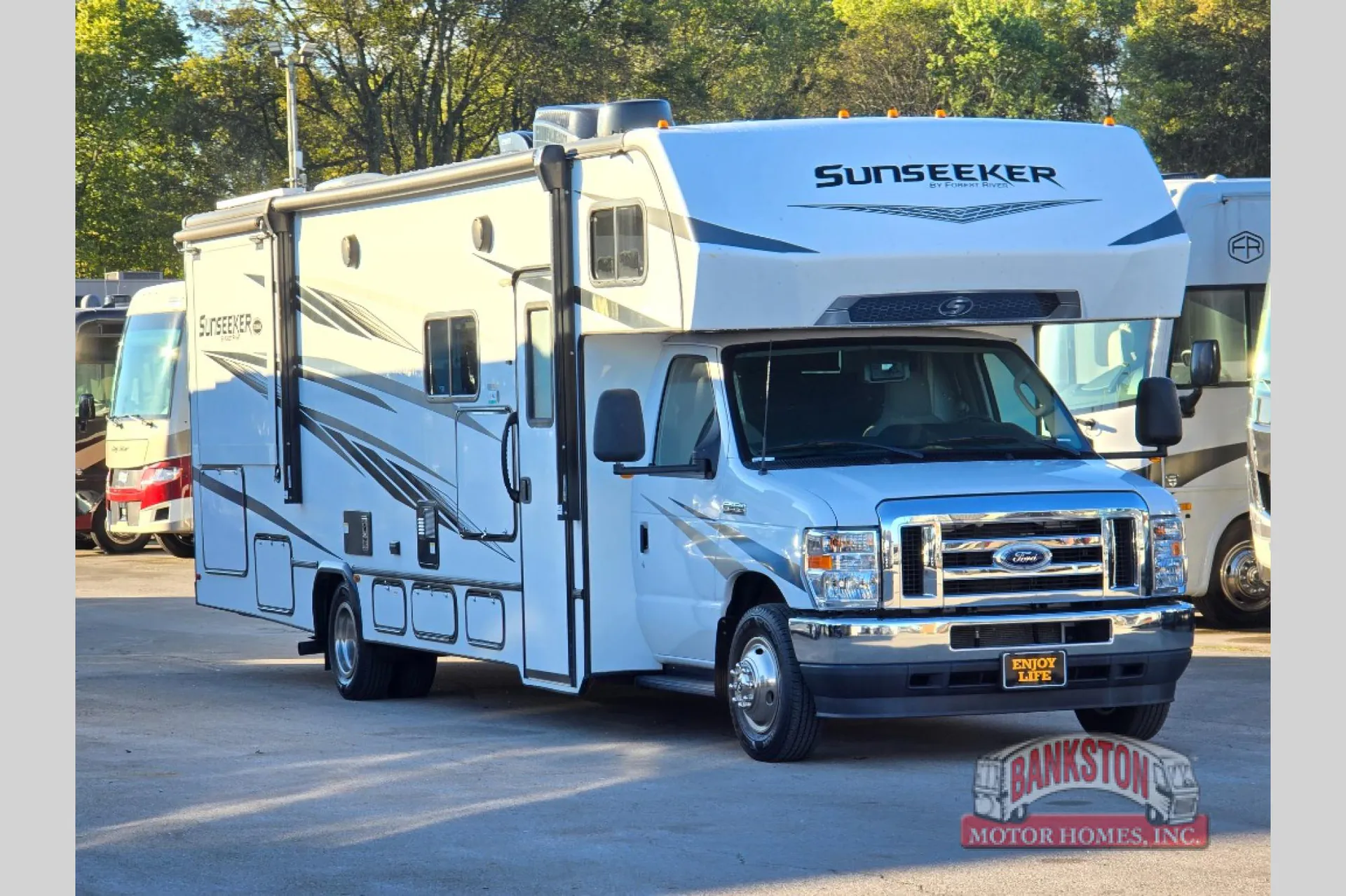 2024 Forest River Sunseeker Classic 3010DS - Photo 2