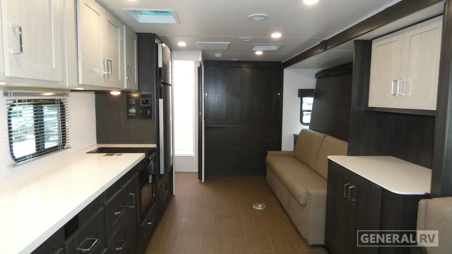 2027 Winnebago Sunflyer 28MB - Photo 3