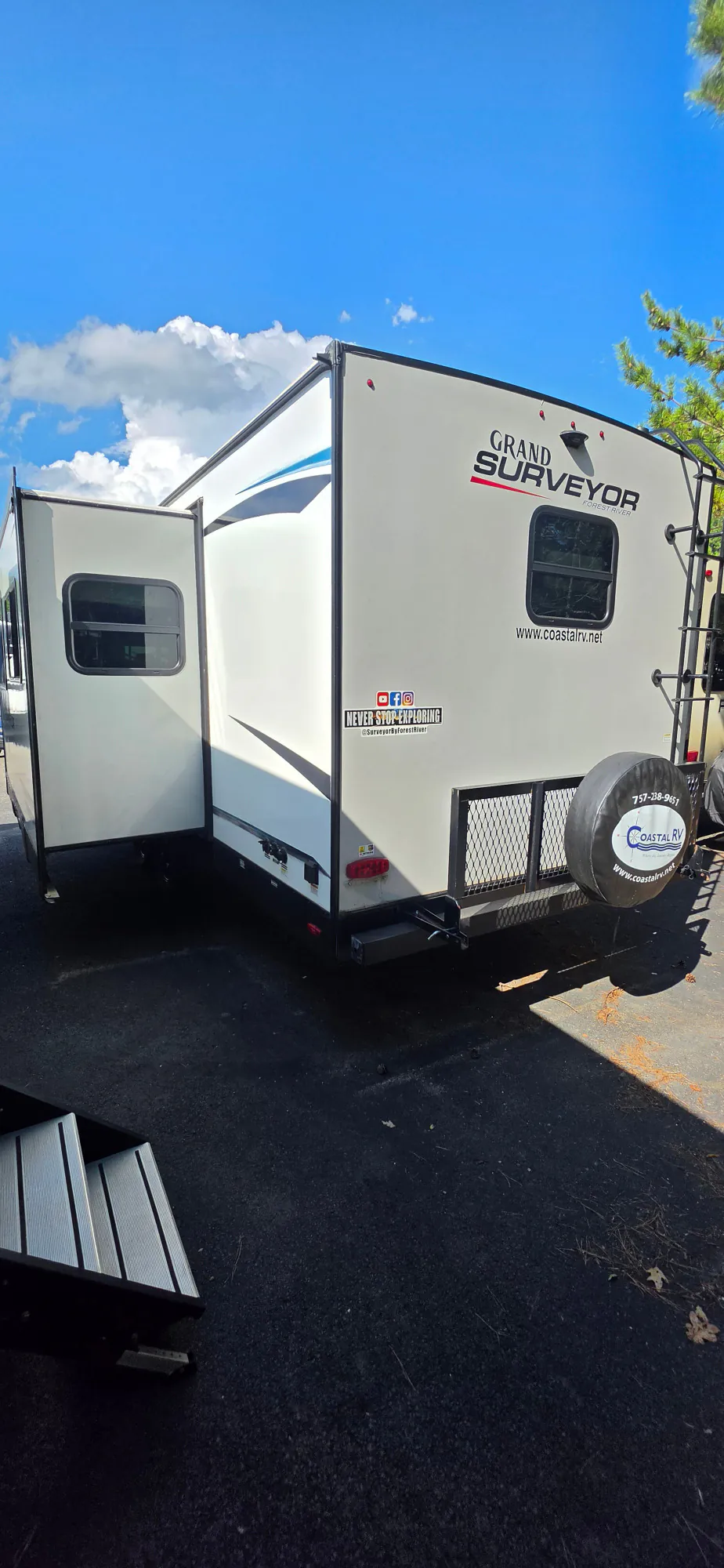 2023 Forest River Grand Surveyor 267RBSS - Photo 3
