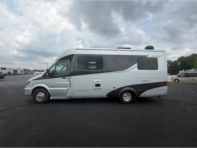 2017 Leisure Travel Unity 24TB - Photo 2