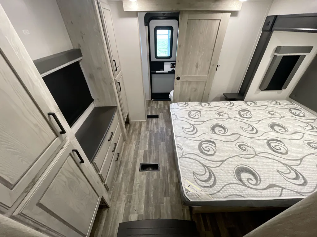2023 Keystone Avalanche 390DS, Photos photo 21