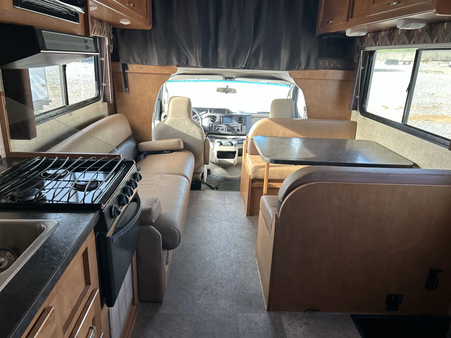 2017 Winnebago Minnie Winnie 25B — living area main