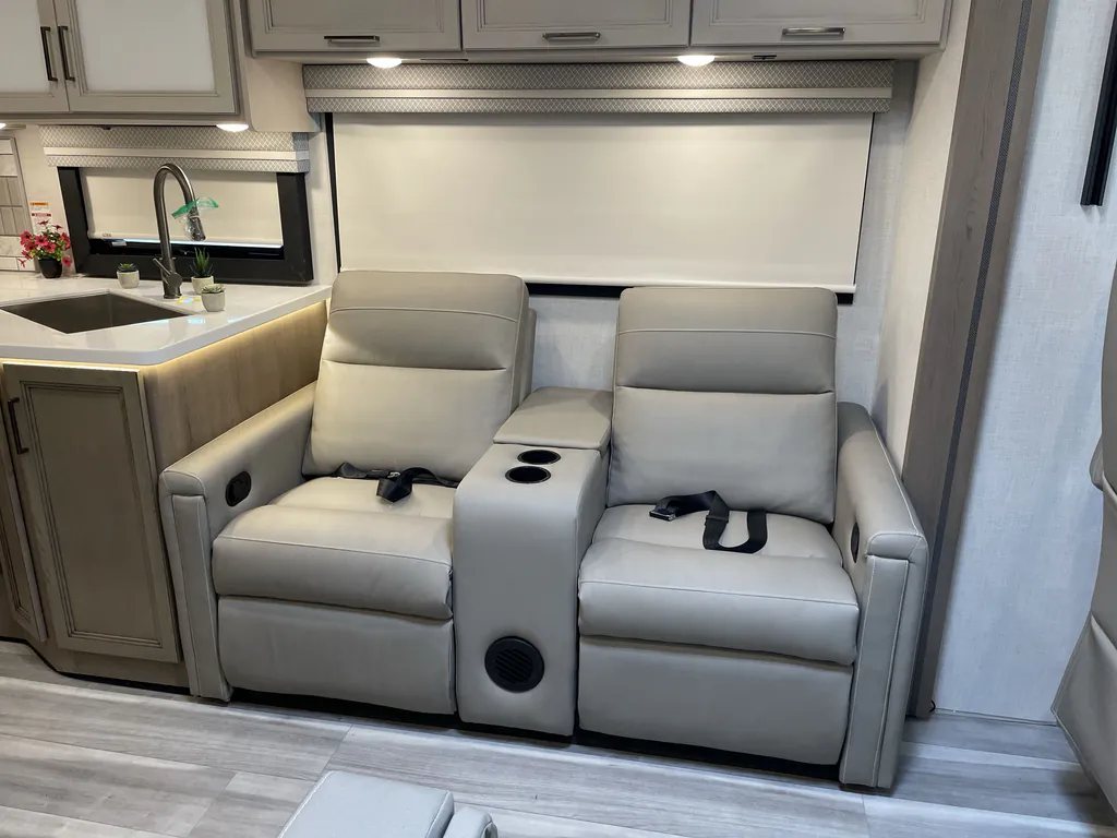 2026 Thor Motor Coach Windsport 29L, Photos photo 2