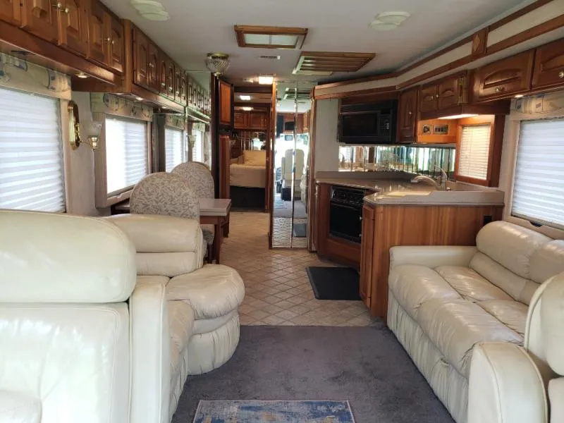 1999 Holiday Rambler Navigator 40WDS - Photo 2