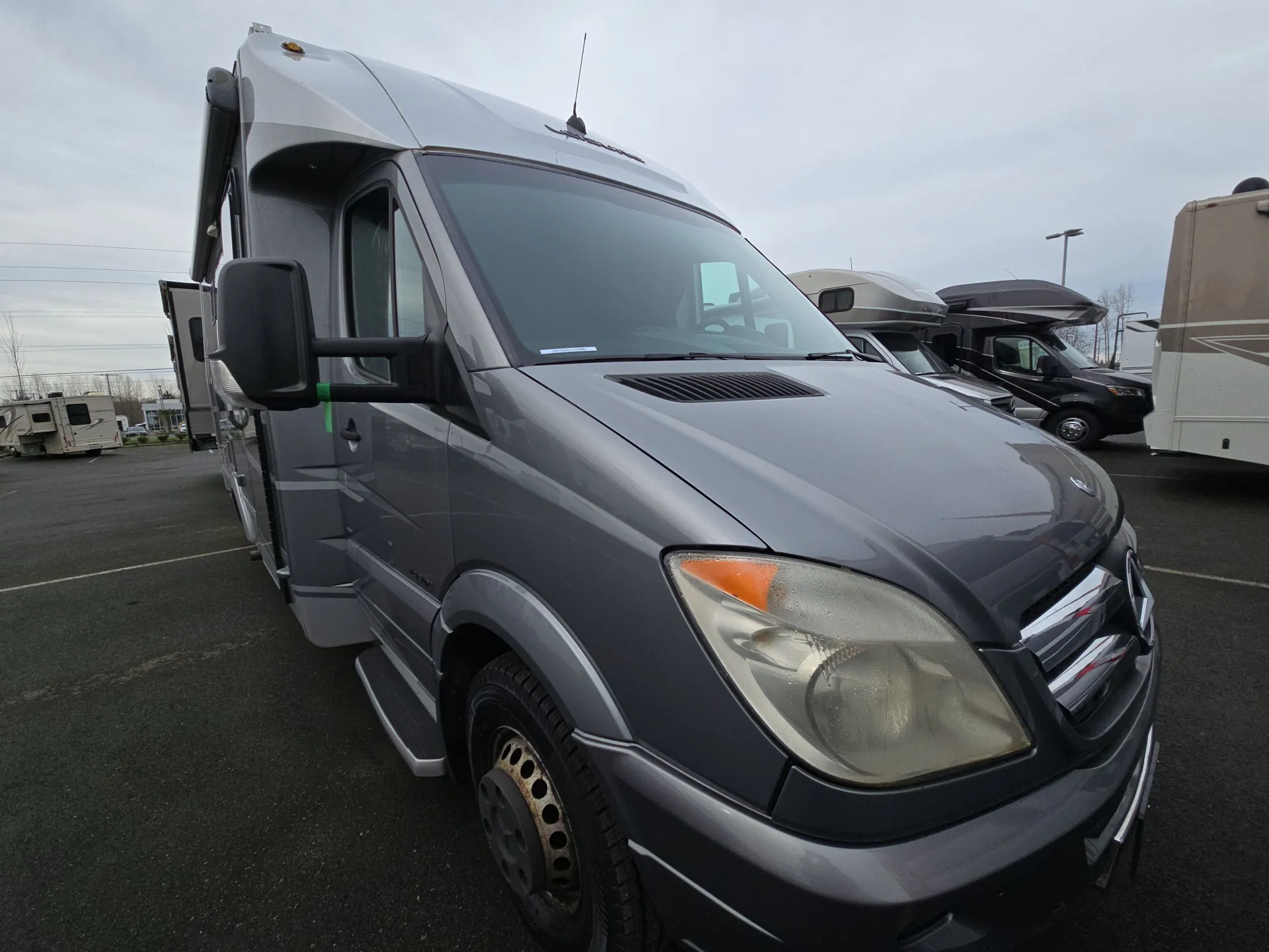 2013 Leisure Travel Unity U24MB - Photo 2