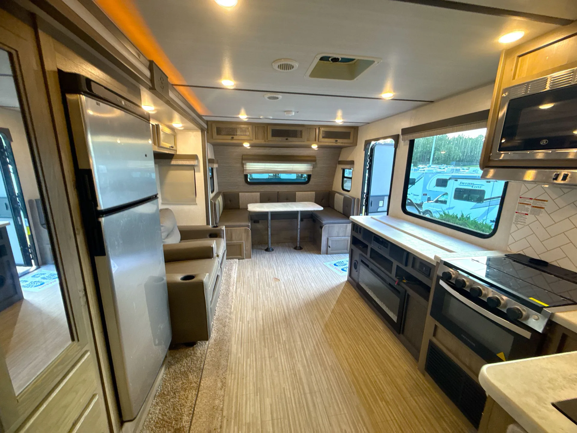 2021 Forest River Grand Surveyor 272FLS — living area main