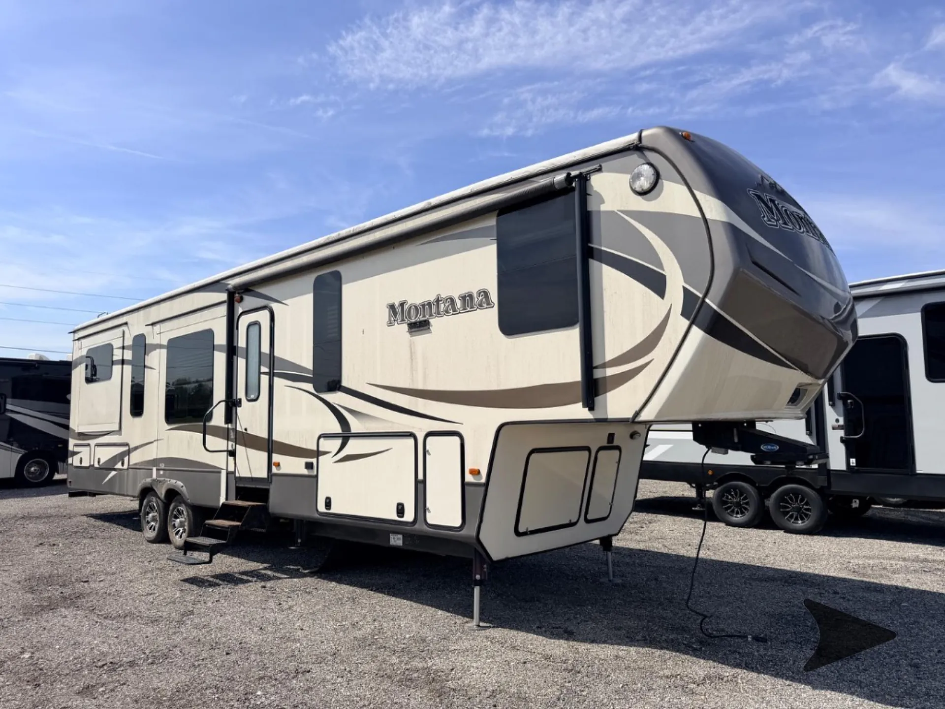 2016 Keystone Montana 3791RD - Photo 2
