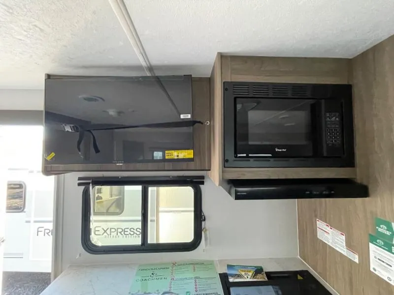 2026 Coachmen Freedom Express Select 30SE, Photos photo 27