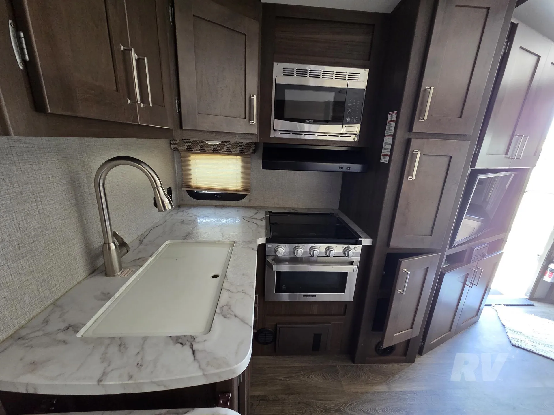 2019 Keystone Laredo 275RL - Photo 3