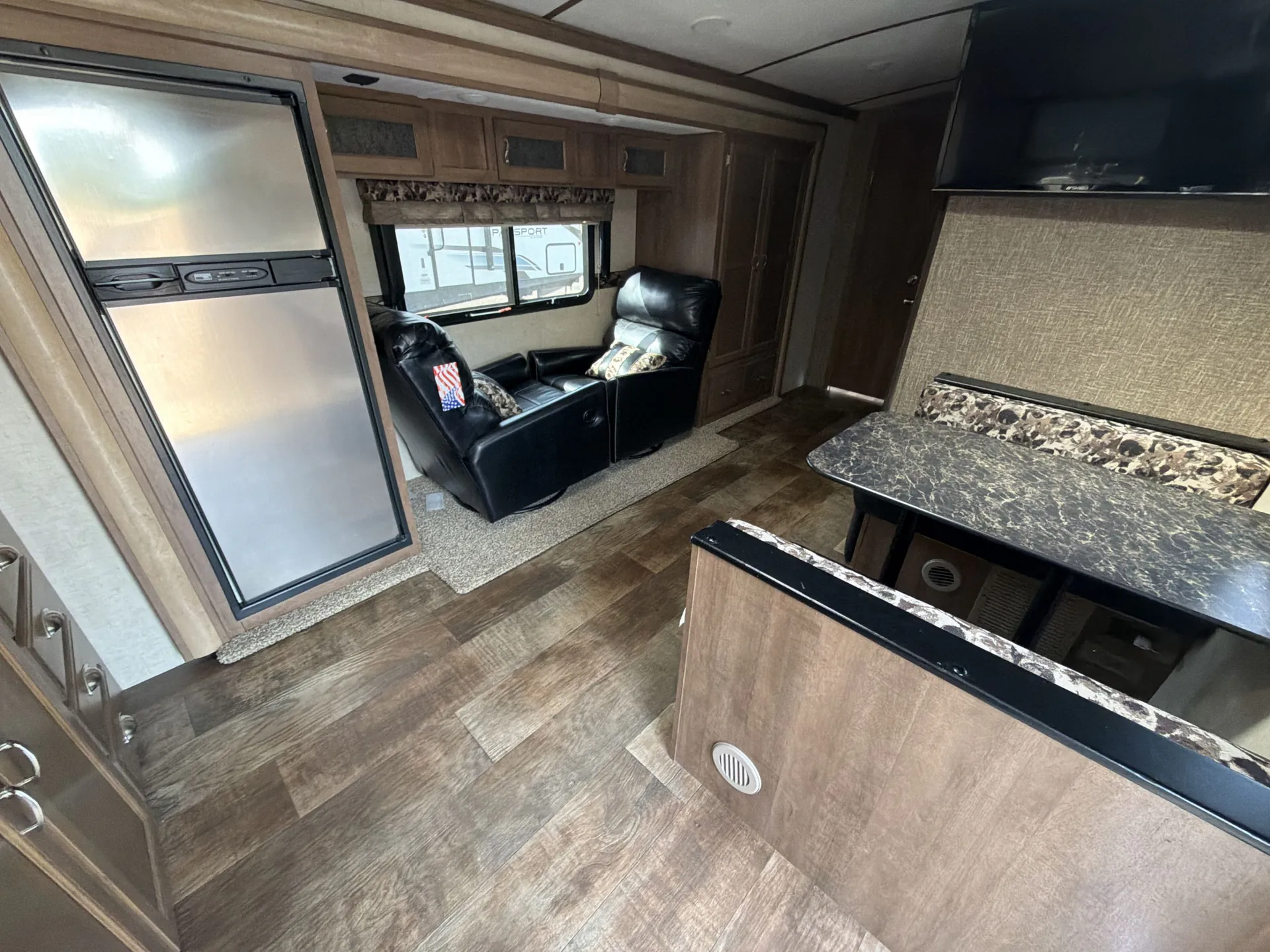 2016 K-Z Spree 263RKS — living area main