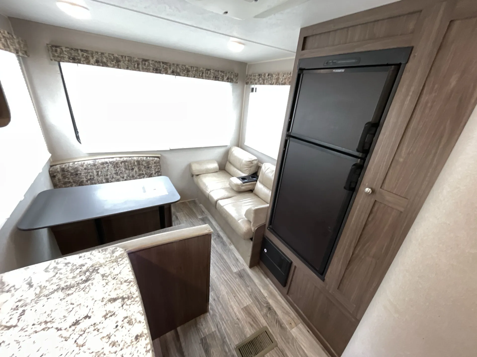 2018 Keystone Hideout LHS 202LHS — living area main