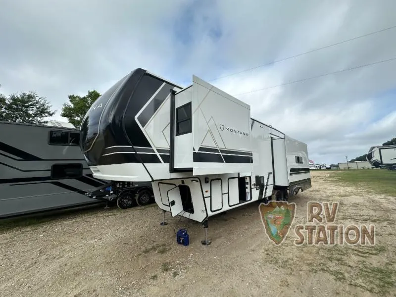 2026 Keystone Montana 3231CK - Photo 3