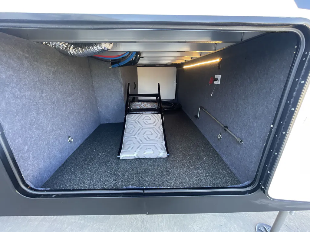 2022 Forest River Cardinal Luxury 380RLX, Photos photo 42