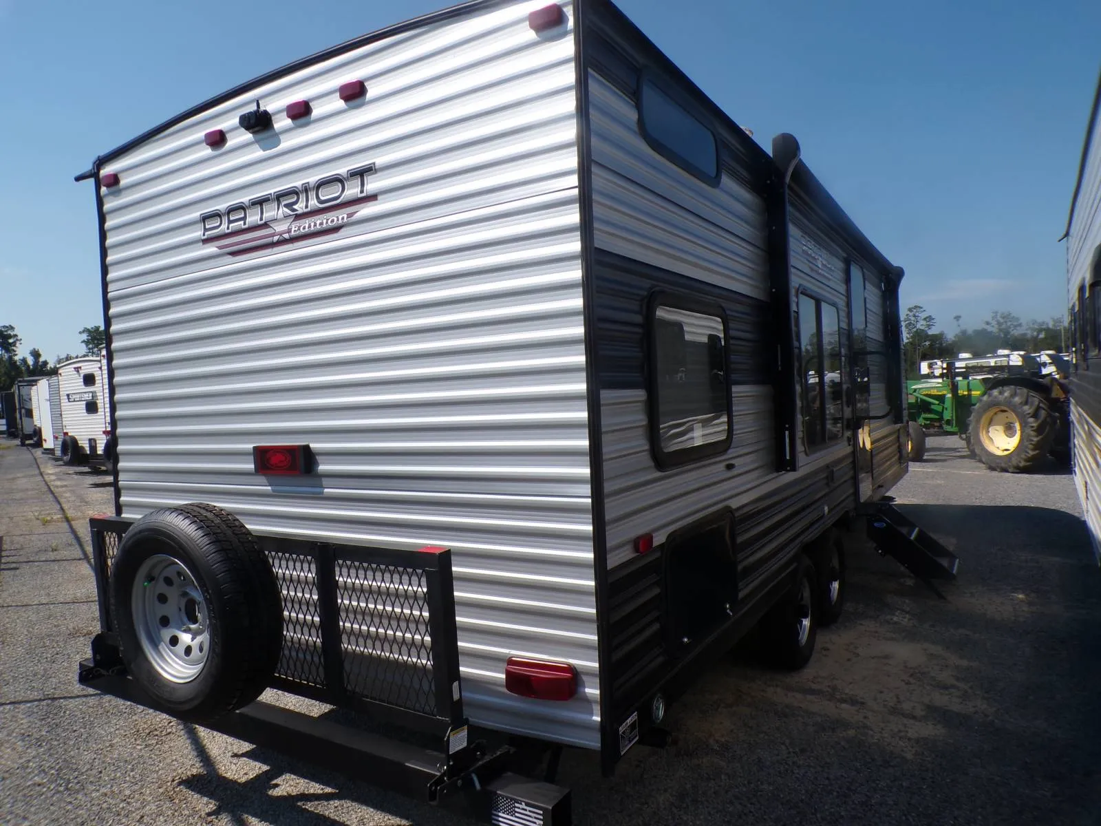 2022 Forest River Cherokee Patriot Edition 26DJSE - Photo 4