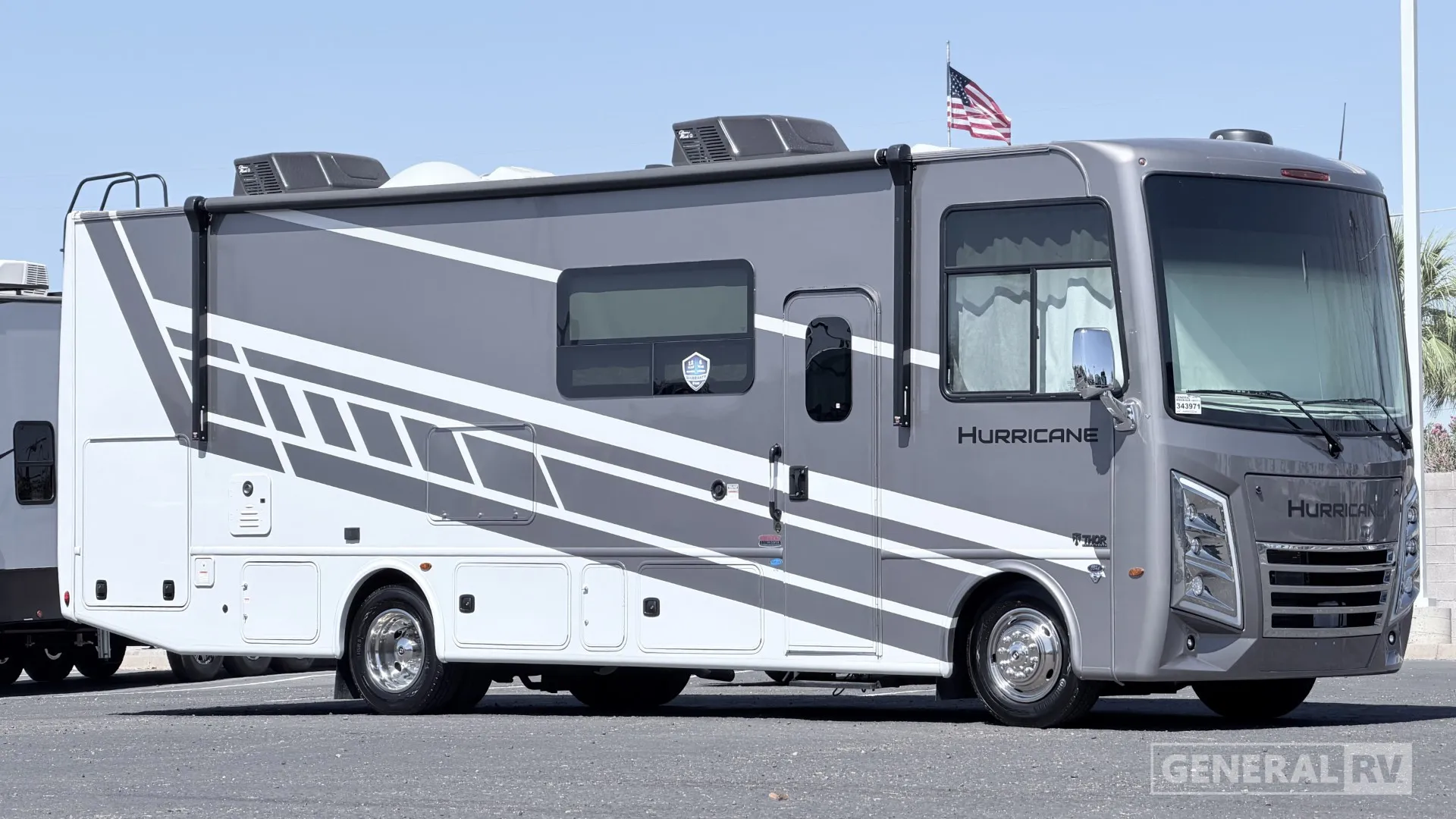 2026 Thor Motor Coach Hurricane 29L - Photo 2