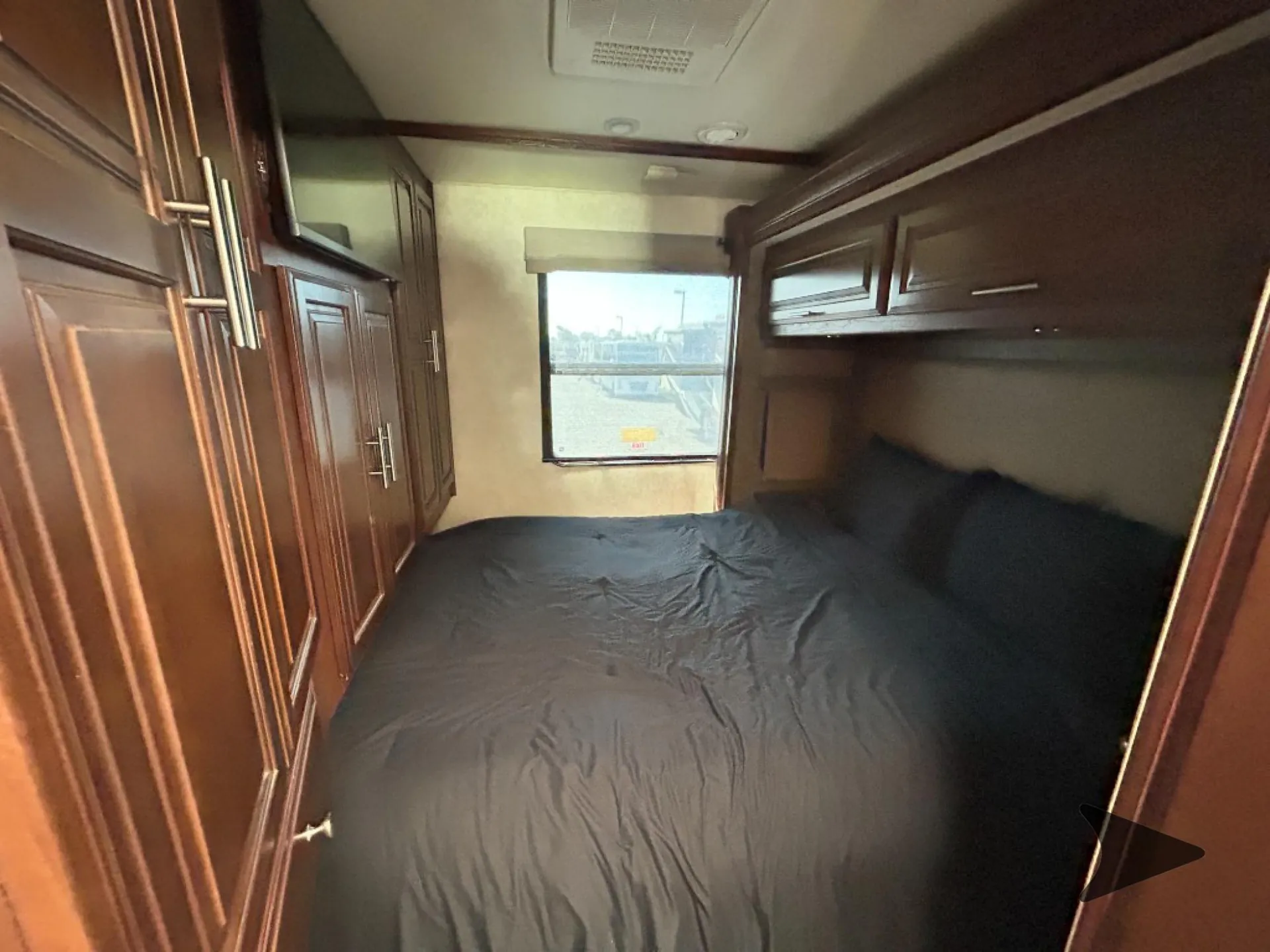2016 Forest River Georgetown XL 378TS - Photo 4