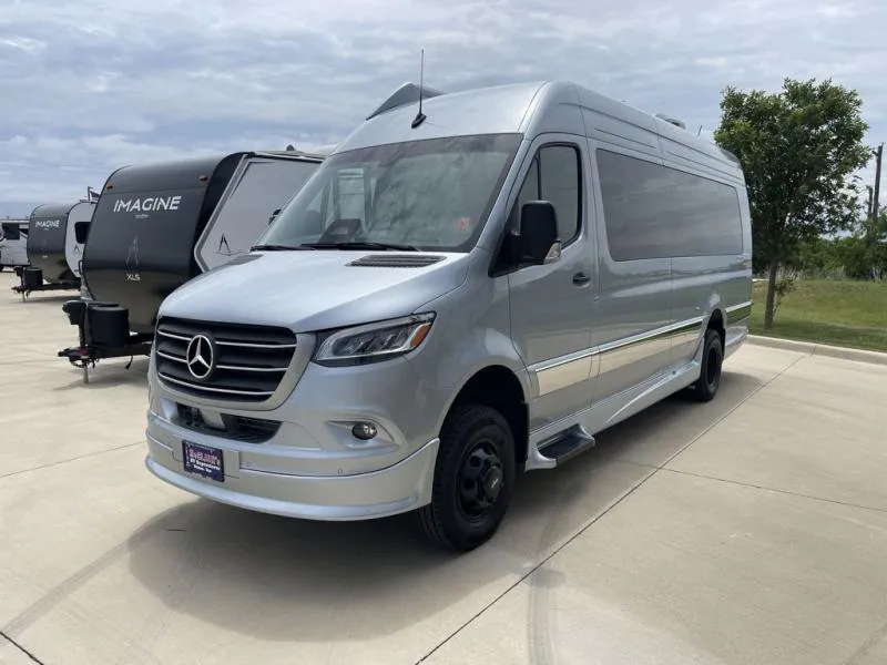 2027 Grech RV Strada-ion AWD New    AWD LOUNGE-ION - Photo 4