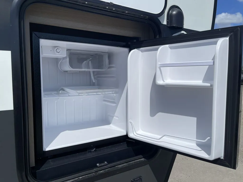 2027 Forest River Rockwood Mini Lite 2523MBR - Photo 3