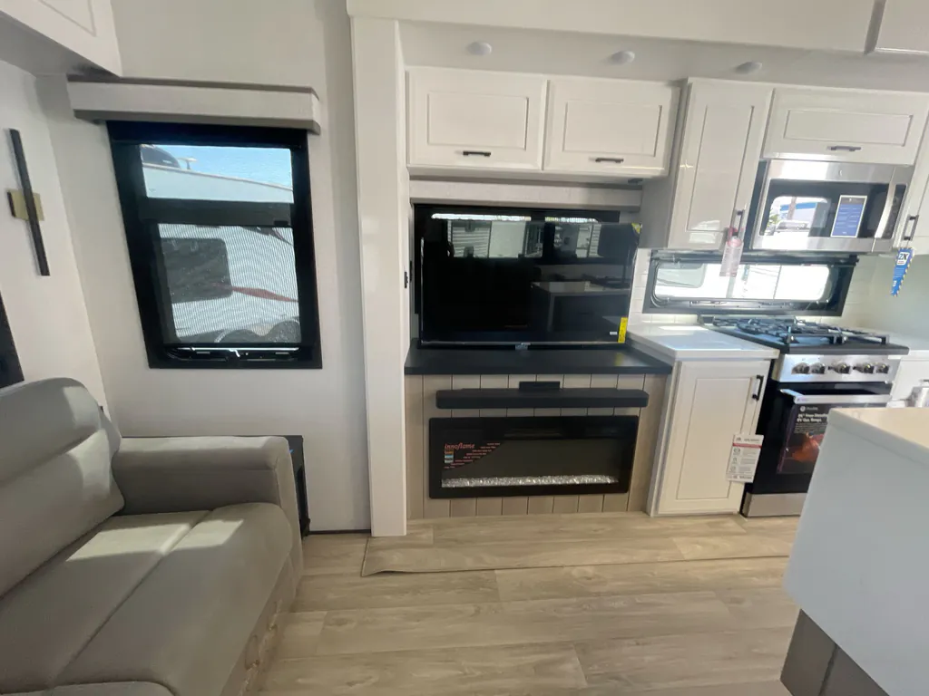 2027 Jayco Pinnacle 36FBTS, Photos photo 14
