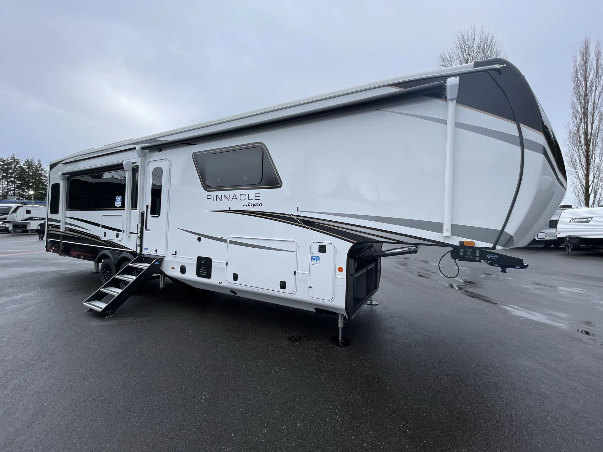 2026 Jayco Pinnacle 36FBTS - Photo 2